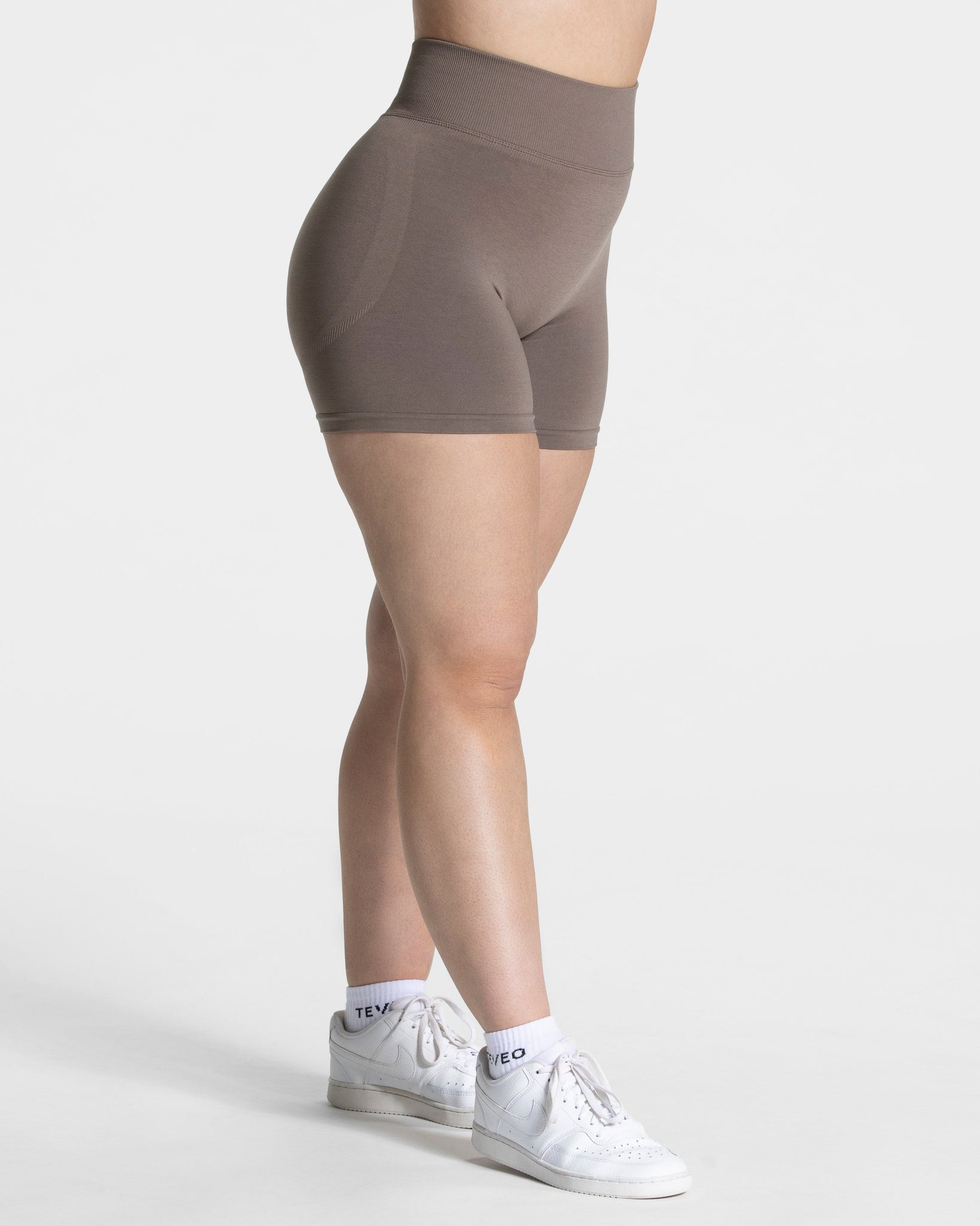 Femme Sculpt Scrunch Short „Mokka“