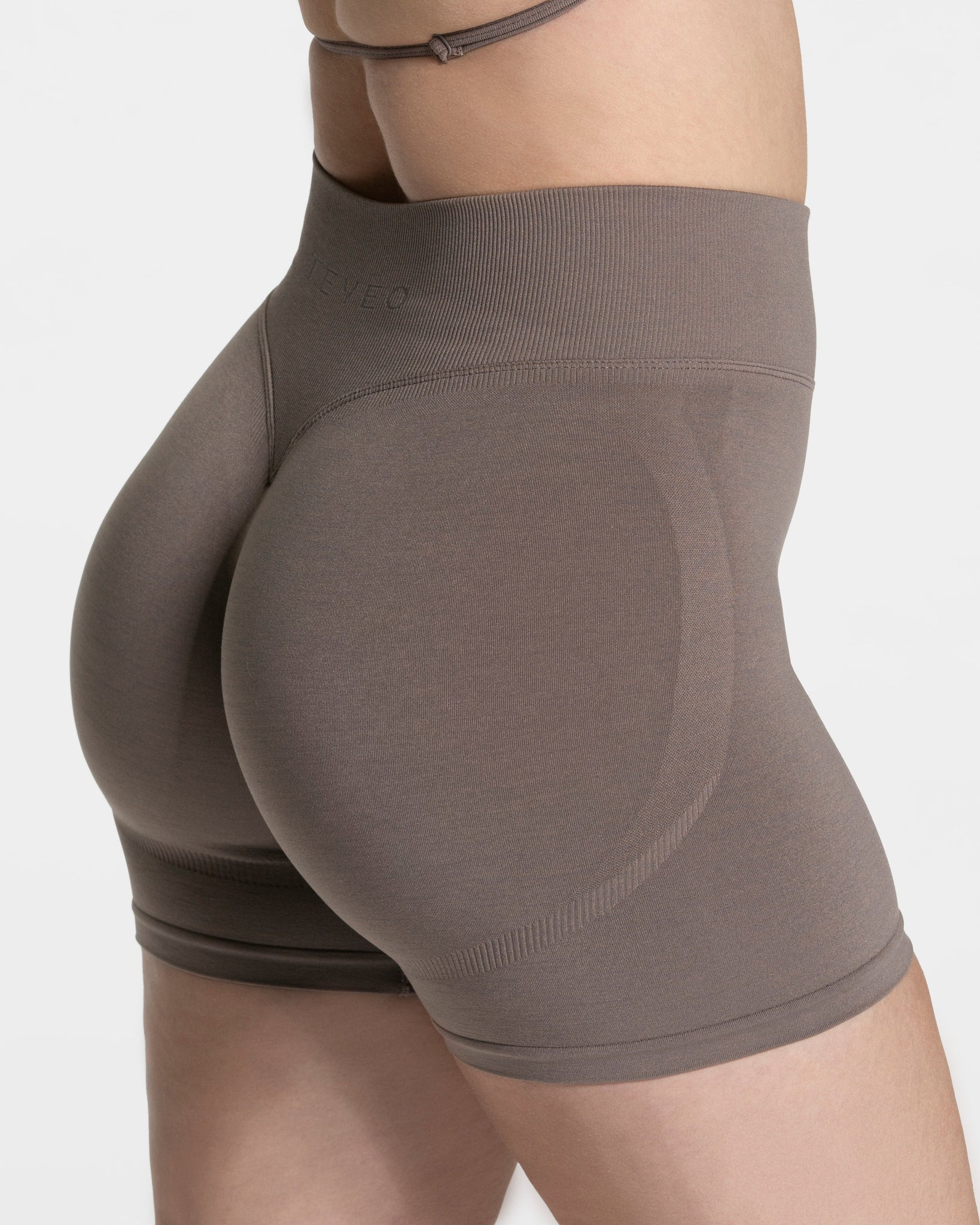 Femme Sculpt Scrunch Short „Mokka“