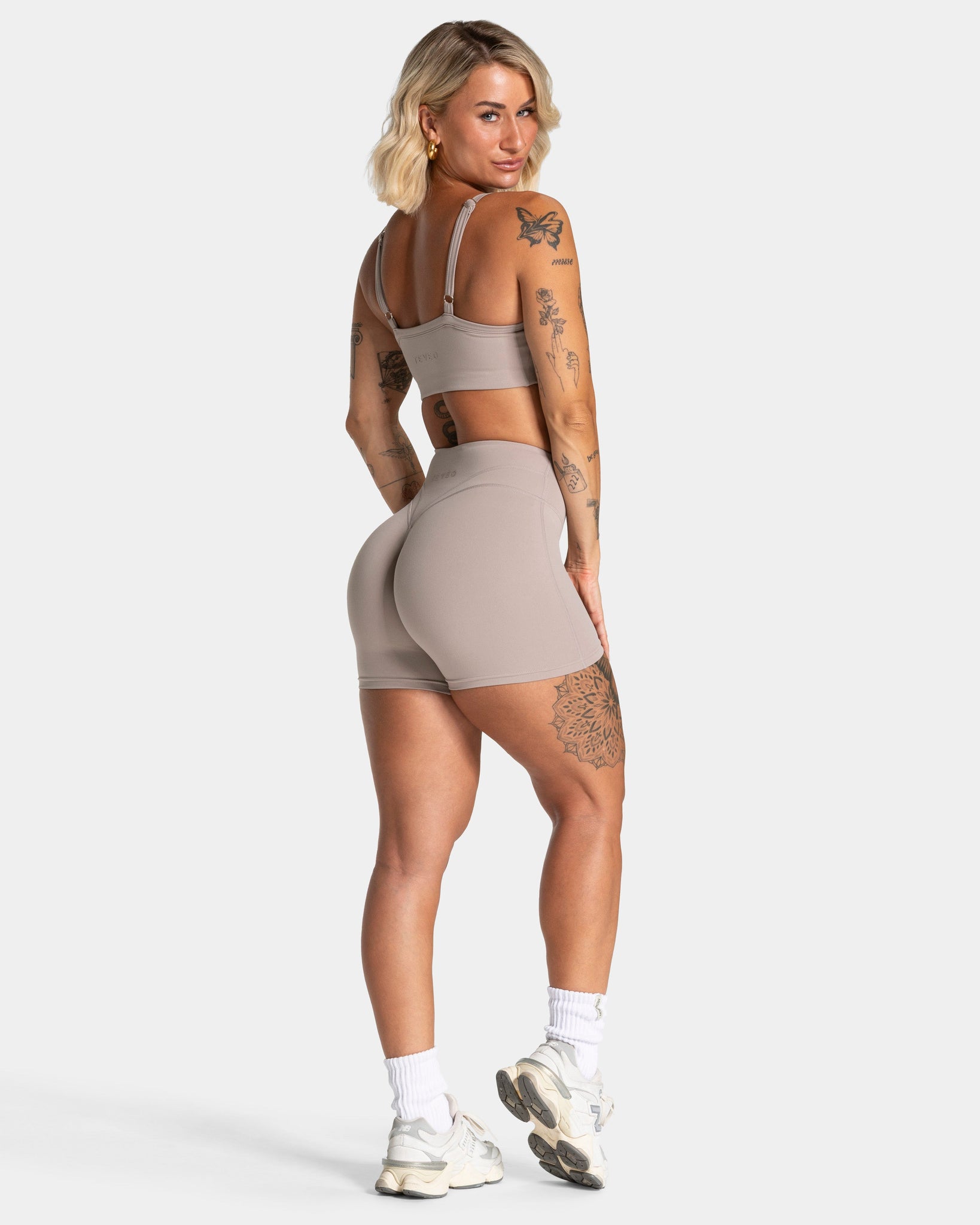 Luxmotion Sculpt Scrunch Shorts „Stone“