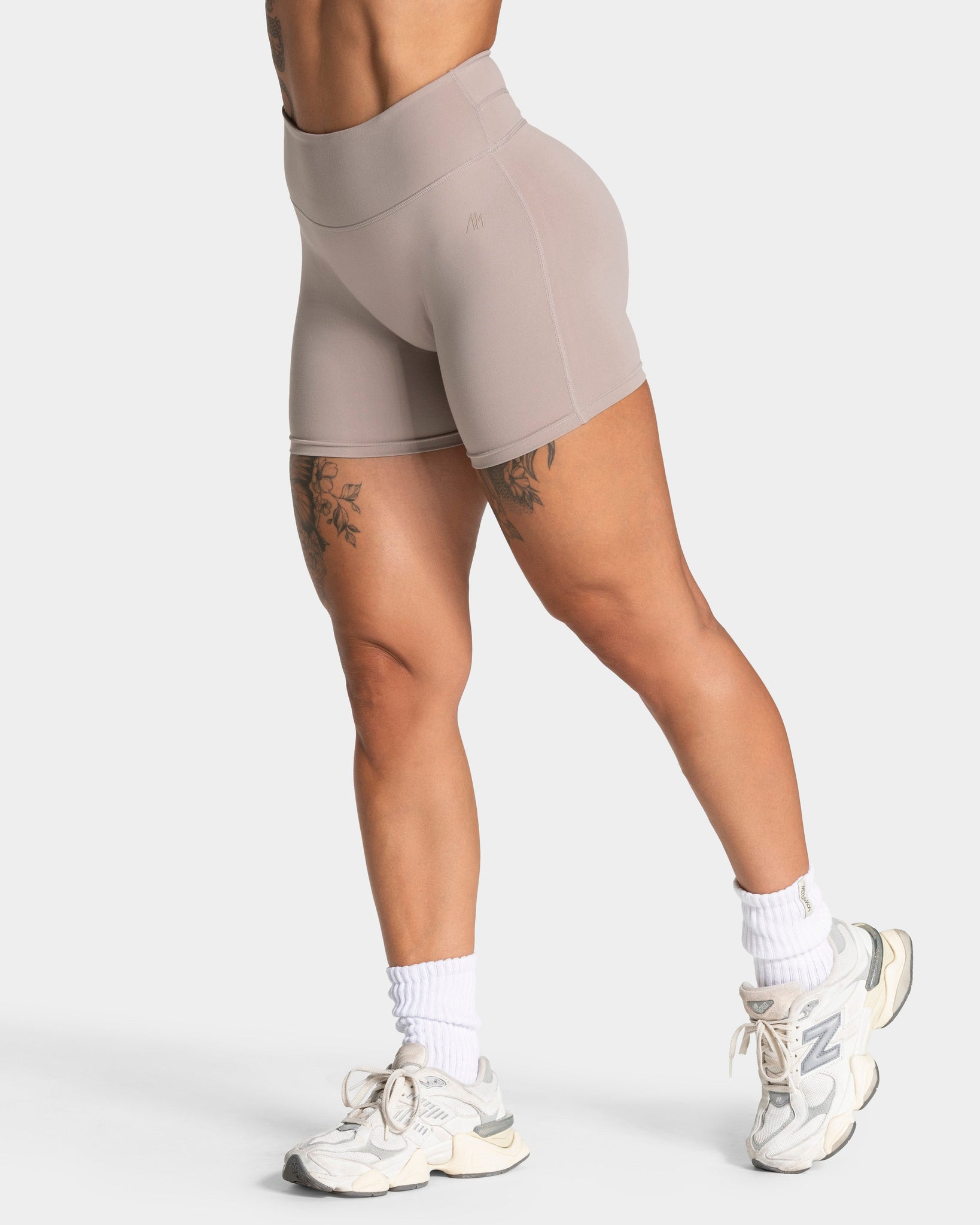 Luxmotion Sculpt Scrunch Shorts „Stone“