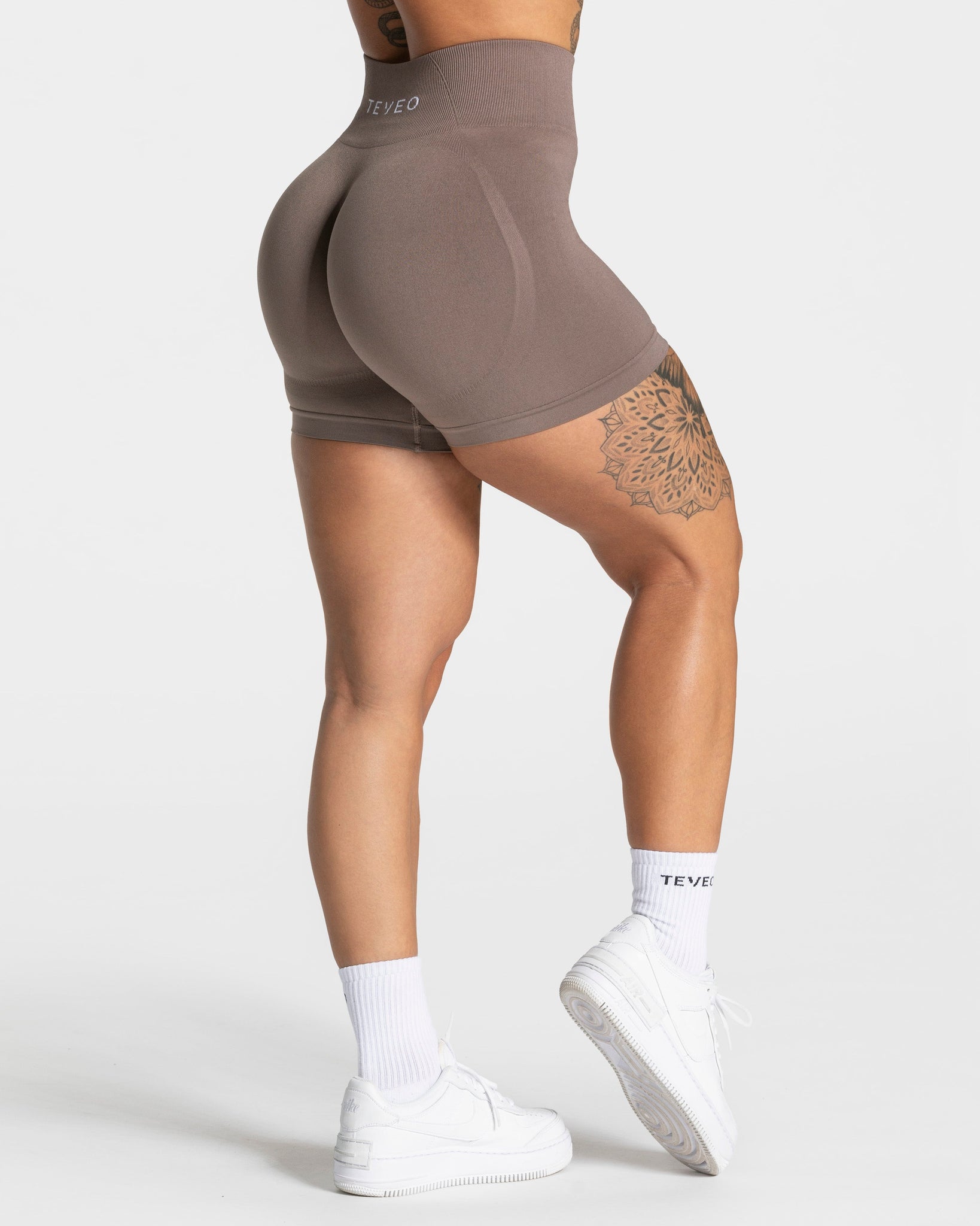 Pure Covert Scrunch Short „Mokka“