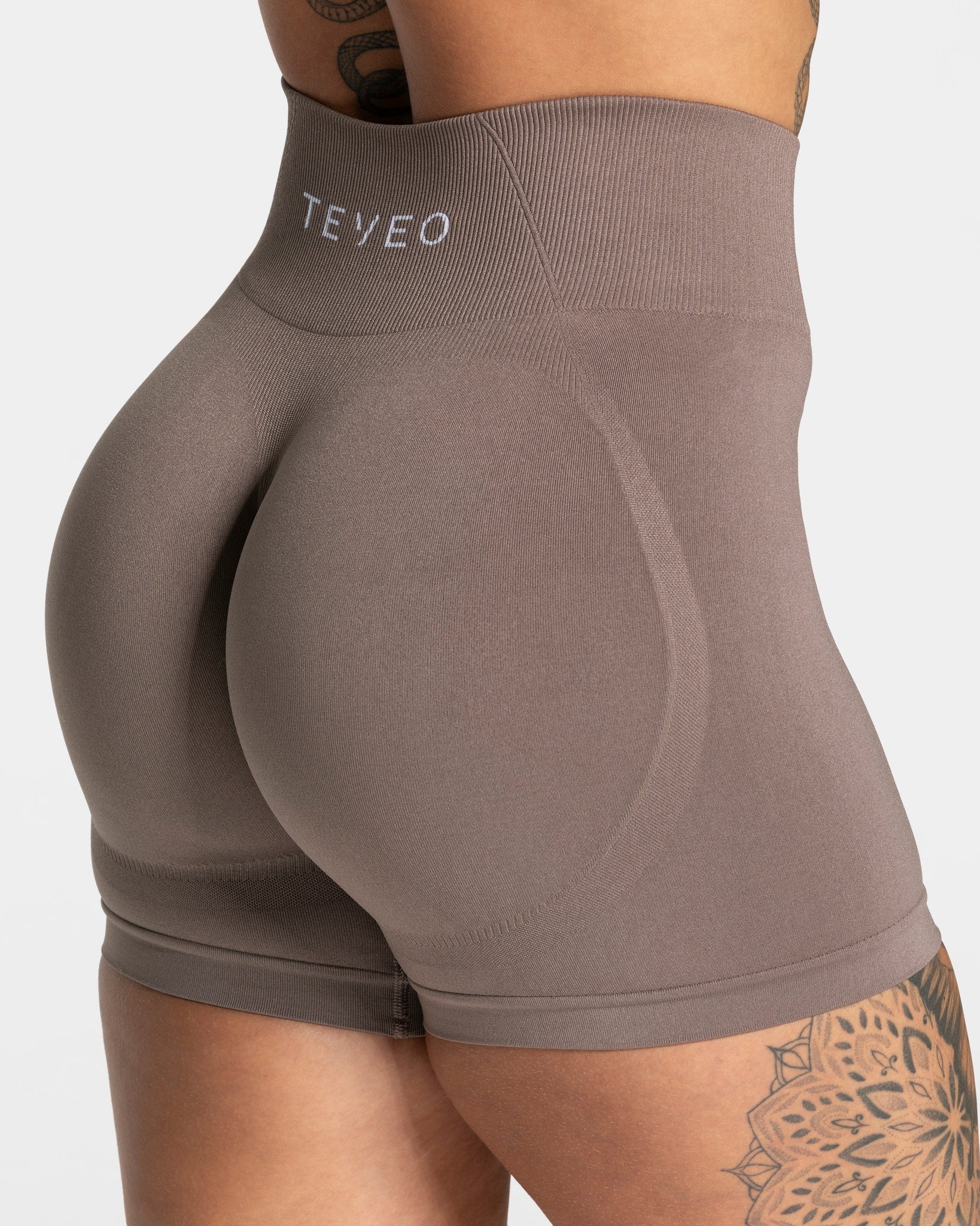 Pure Covert Scrunch Short „Mokka“