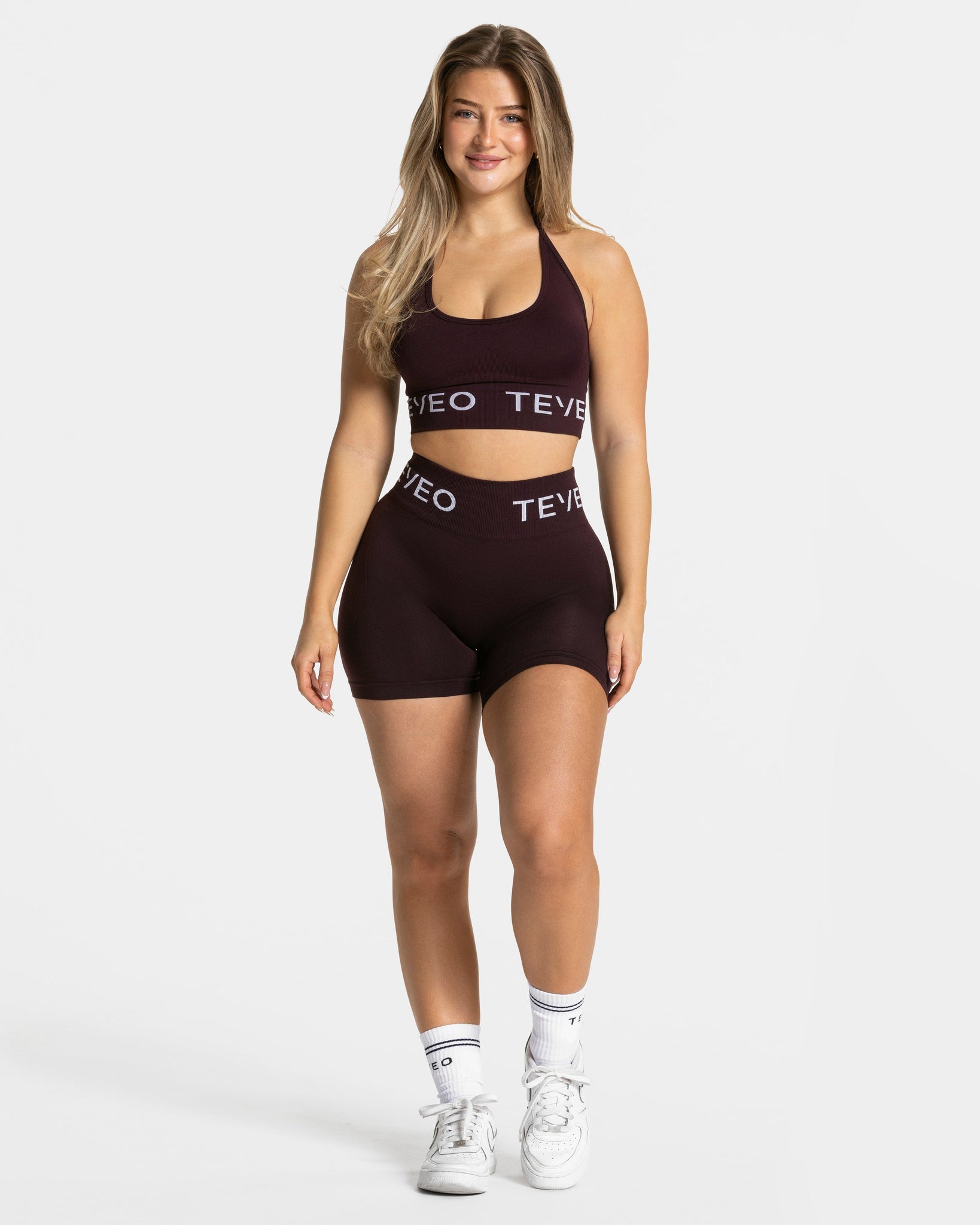 Signature Covert Scrunch Short „Merlot“