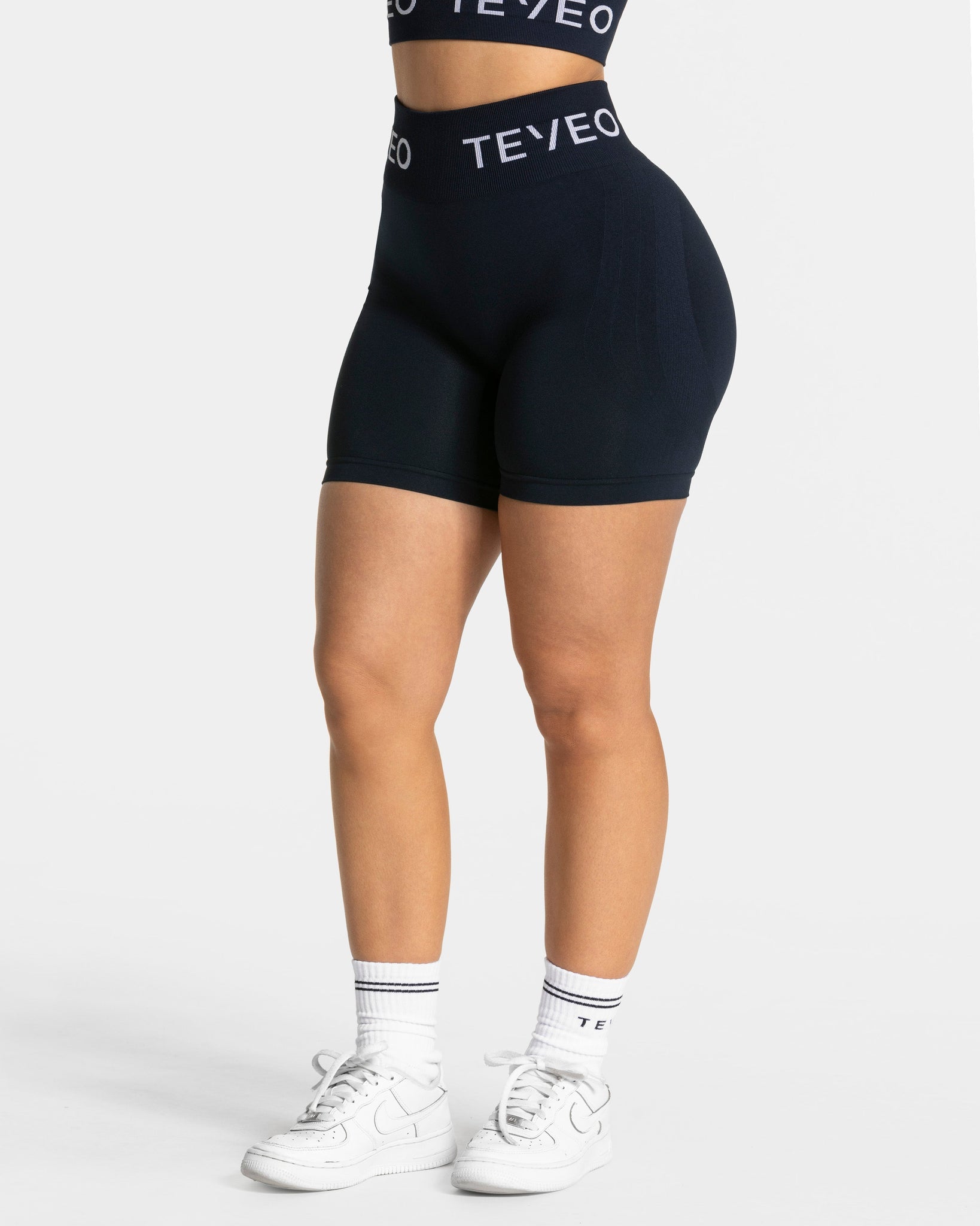 Signature Covert Scrunch Short „Midnight“