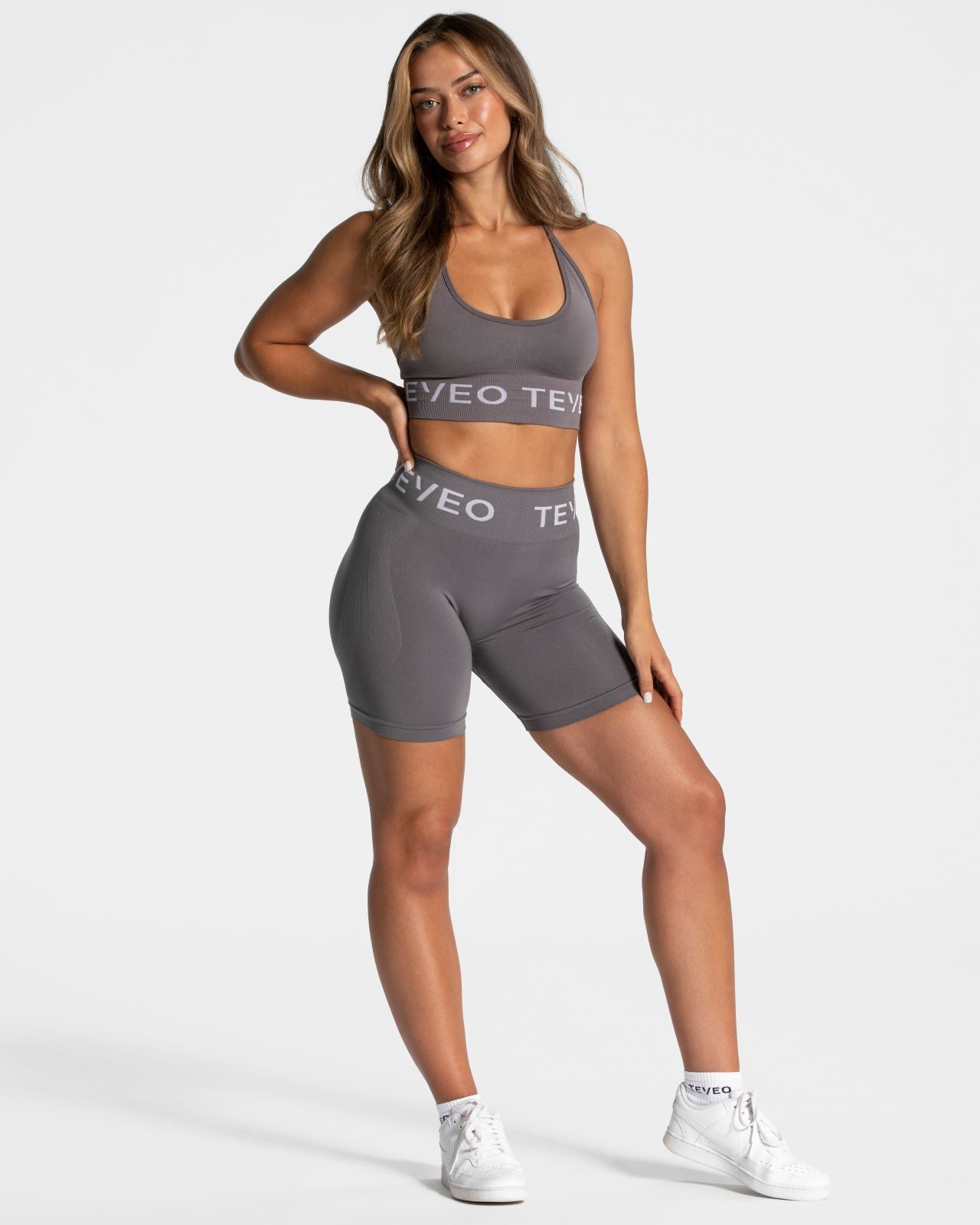 Signature Scrunch Short „Graphit“