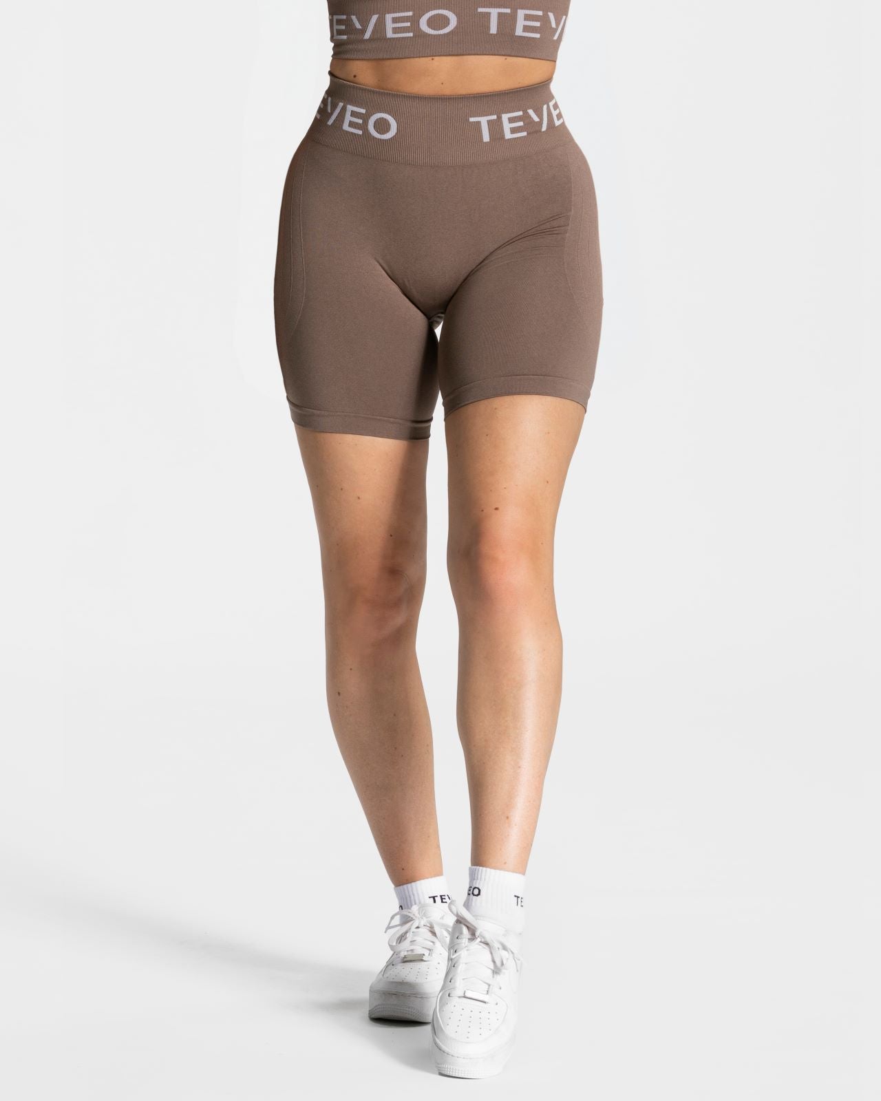 Signature Scrunch Short „Mokka“