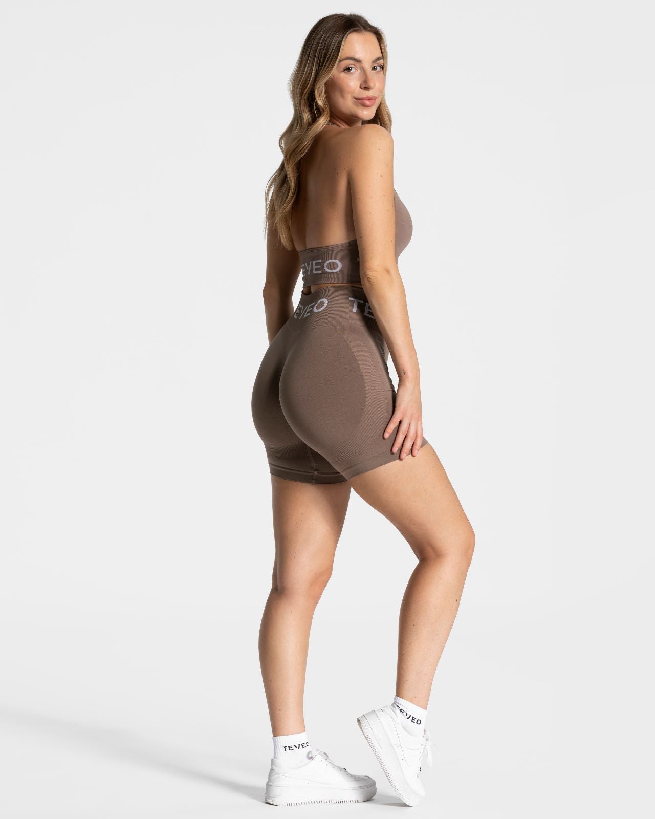 Signature Scrunch Short „Mokka“