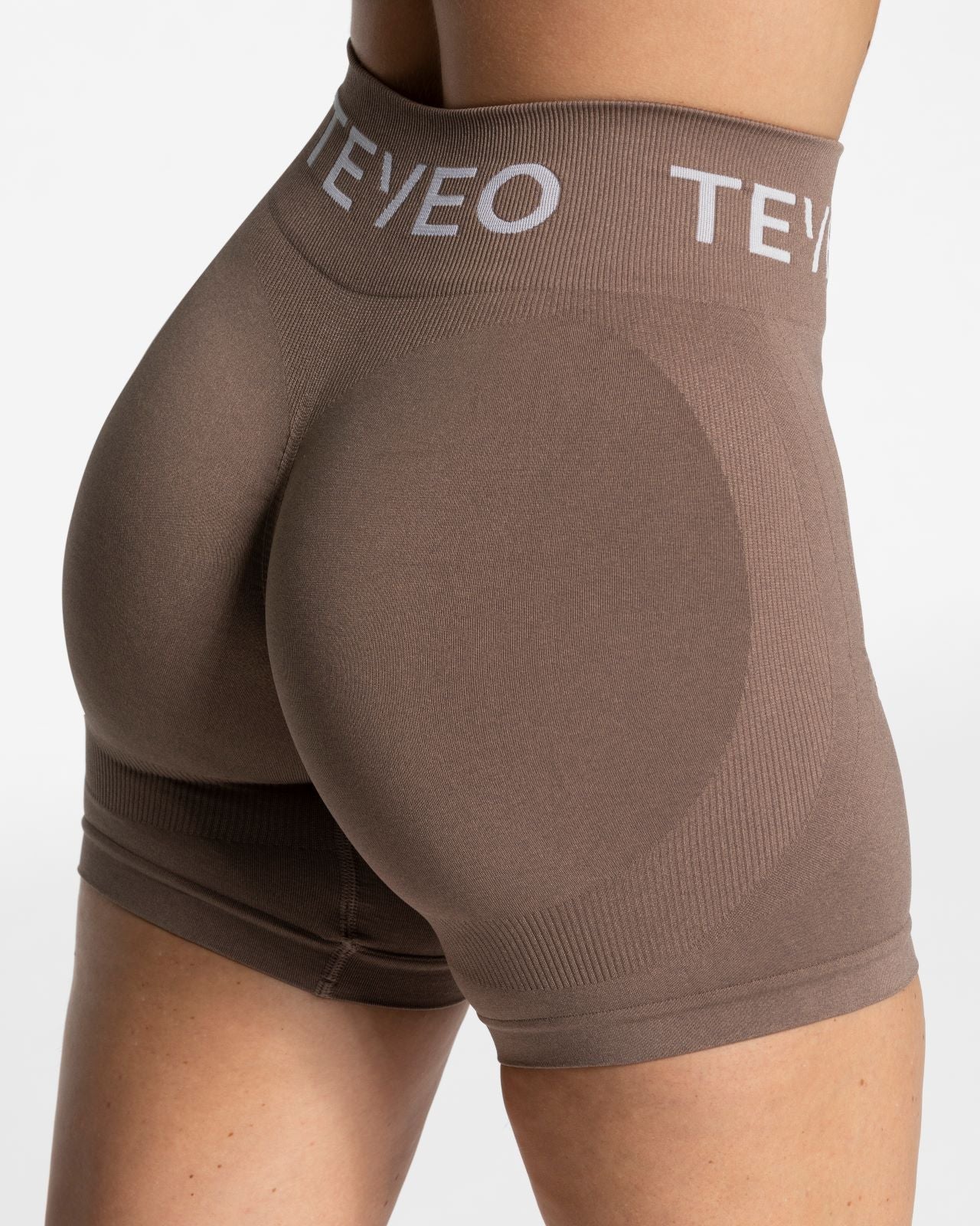 Signature Scrunch Short „Mokka“