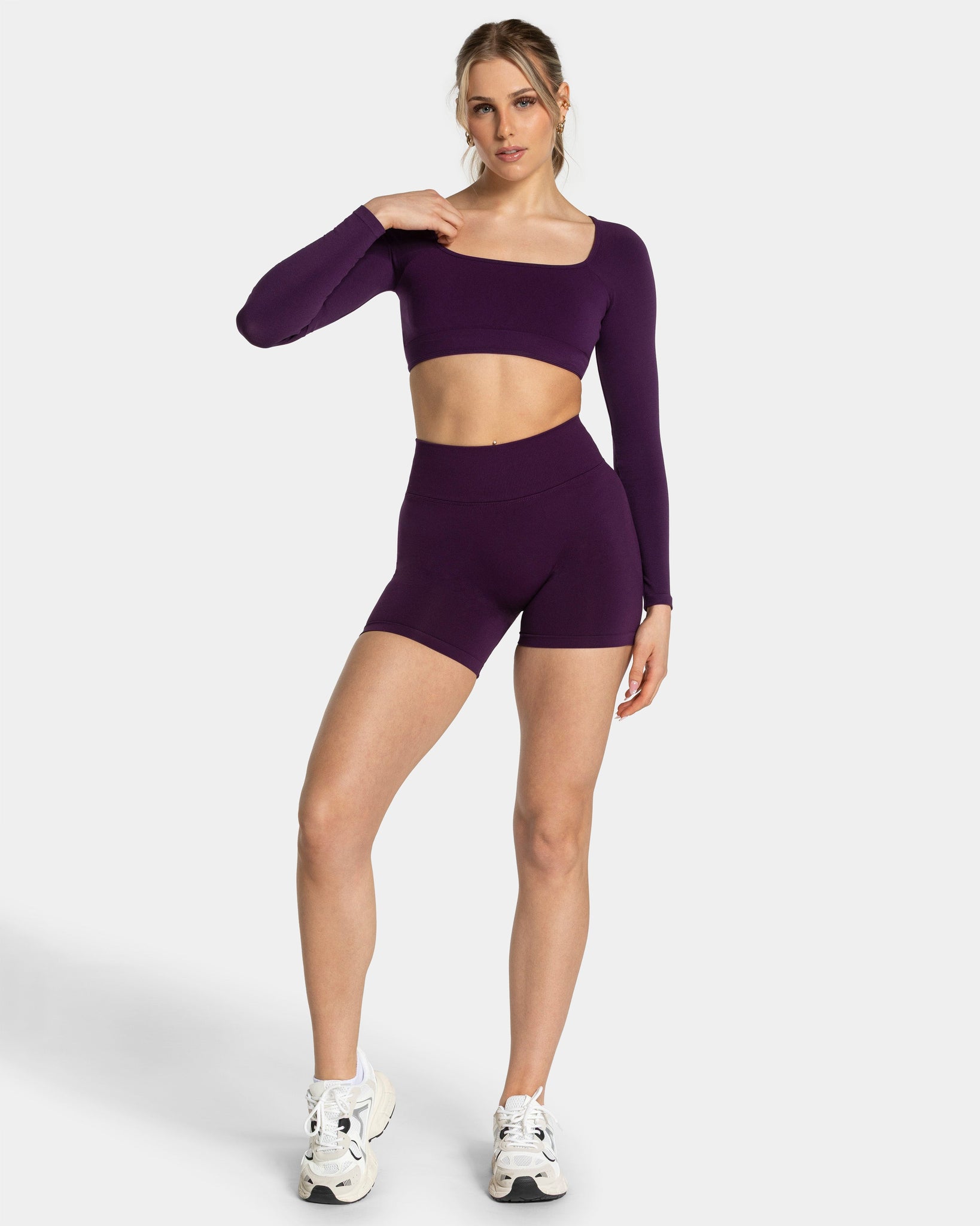 Femme Sculpt Scrunch Short „Aubergine“