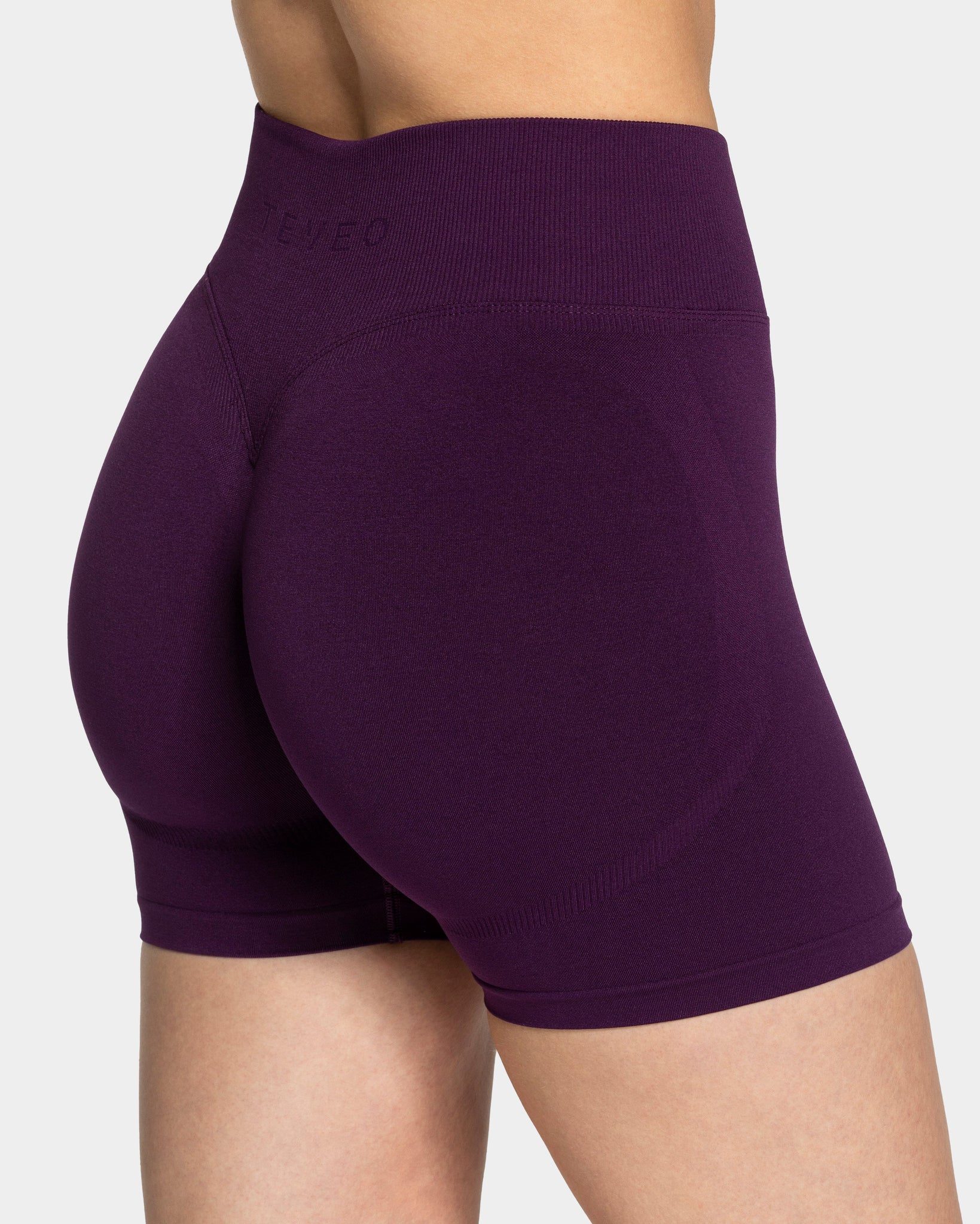 Femme Sculpt Scrunch Short „Aubergine“