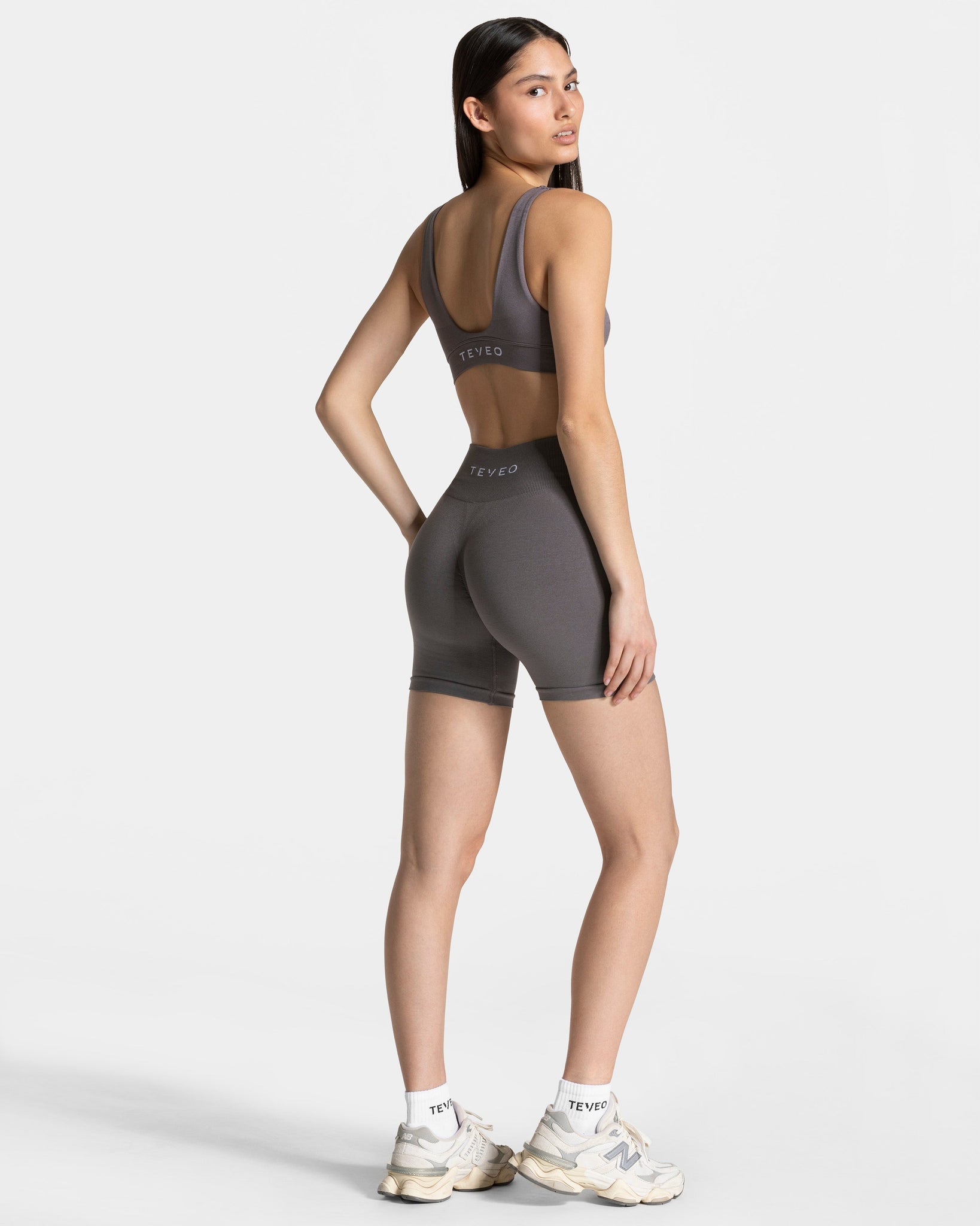 Timeless Pro Covert Scrunch Short „Graphit“