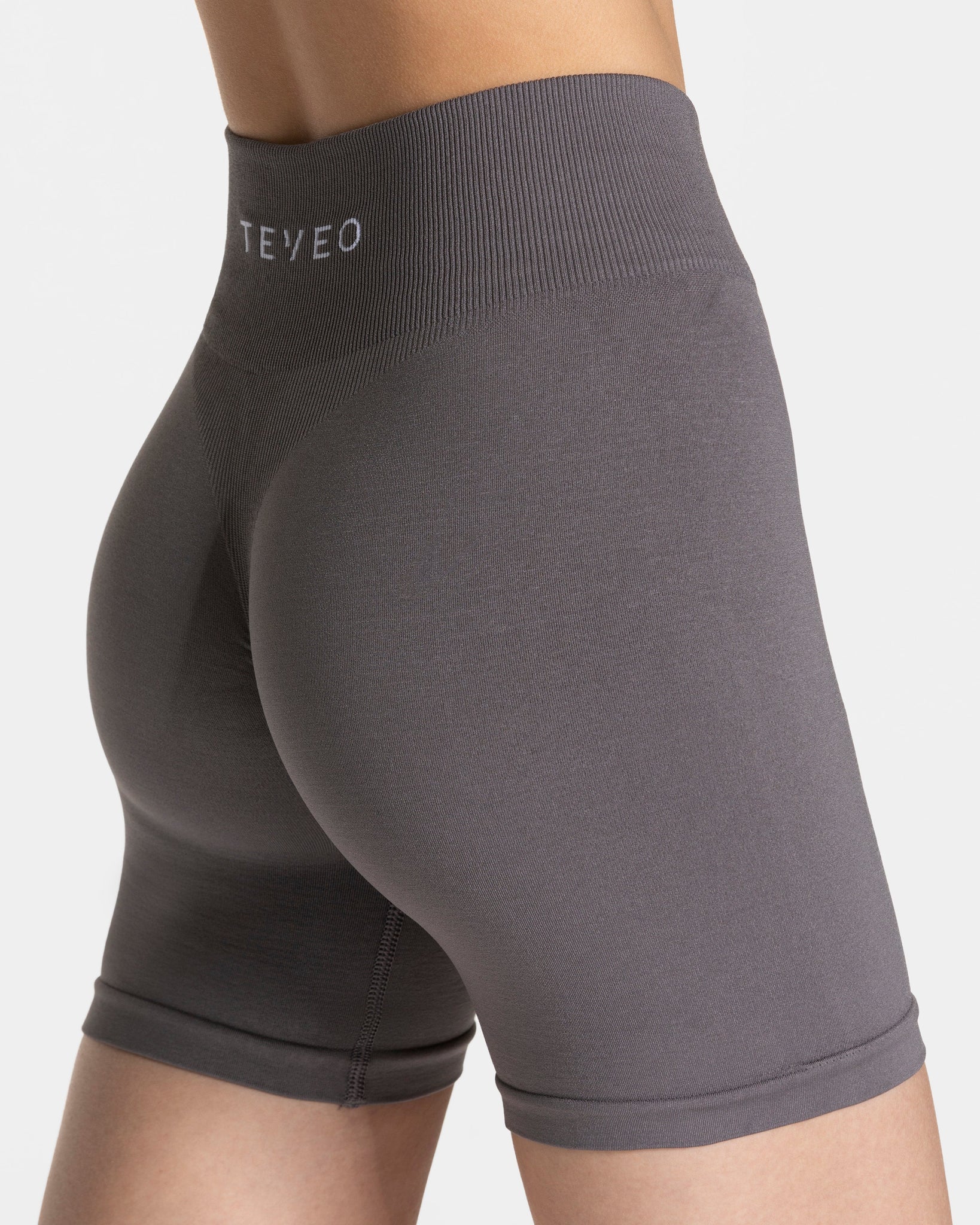 Timeless Pro Covert Scrunch Short „Graphit“