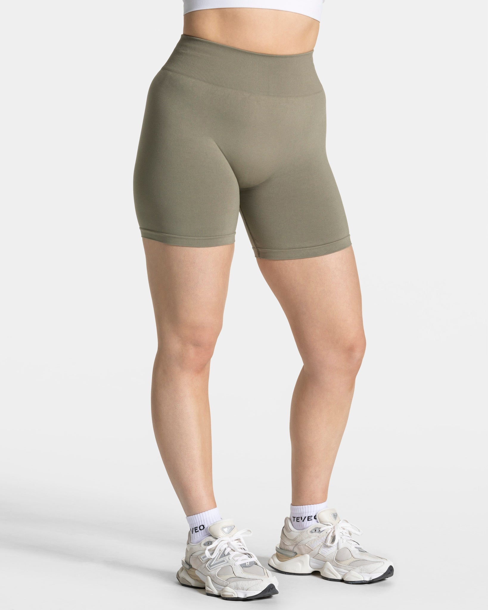 Timeless Pro Covert Scrunch Short „Khaki“