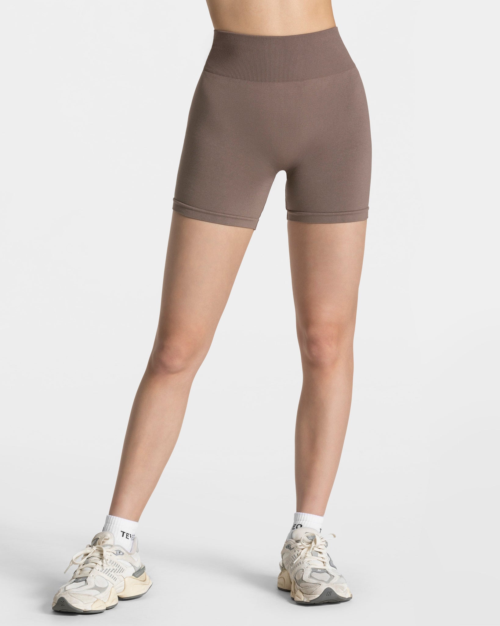 Timeless Pro Covert Scrunch Short „Mokka“