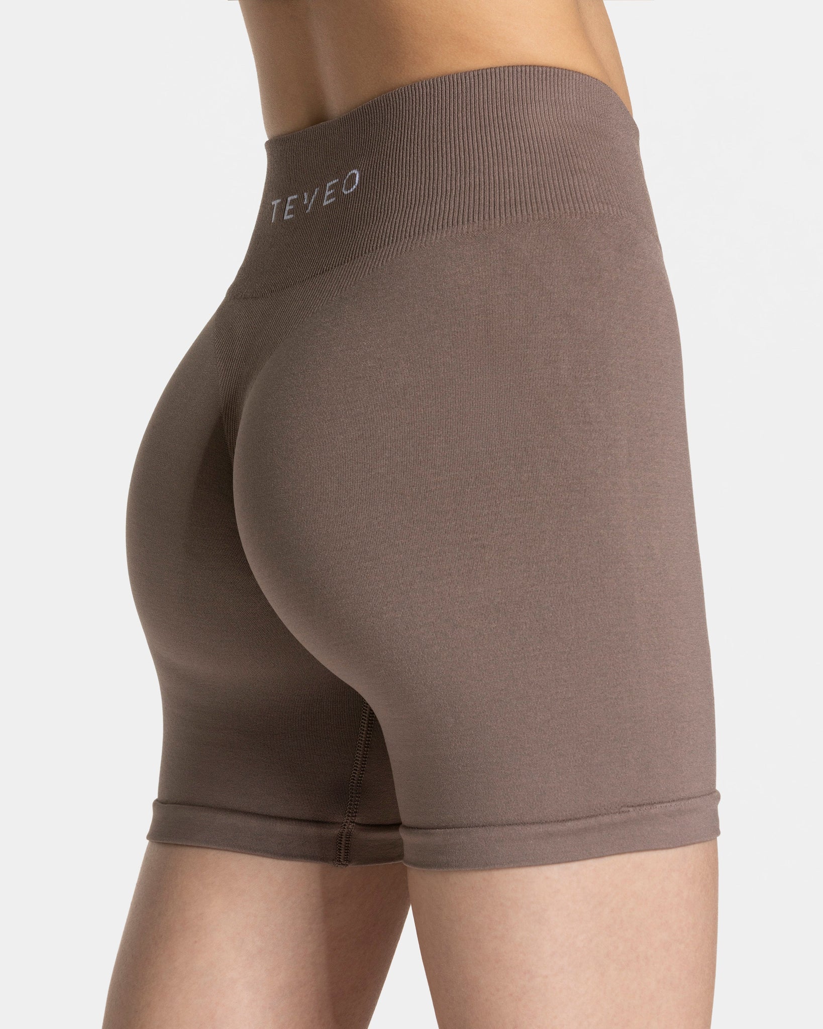 Timeless Pro Covert Scrunch Short „Mokka“