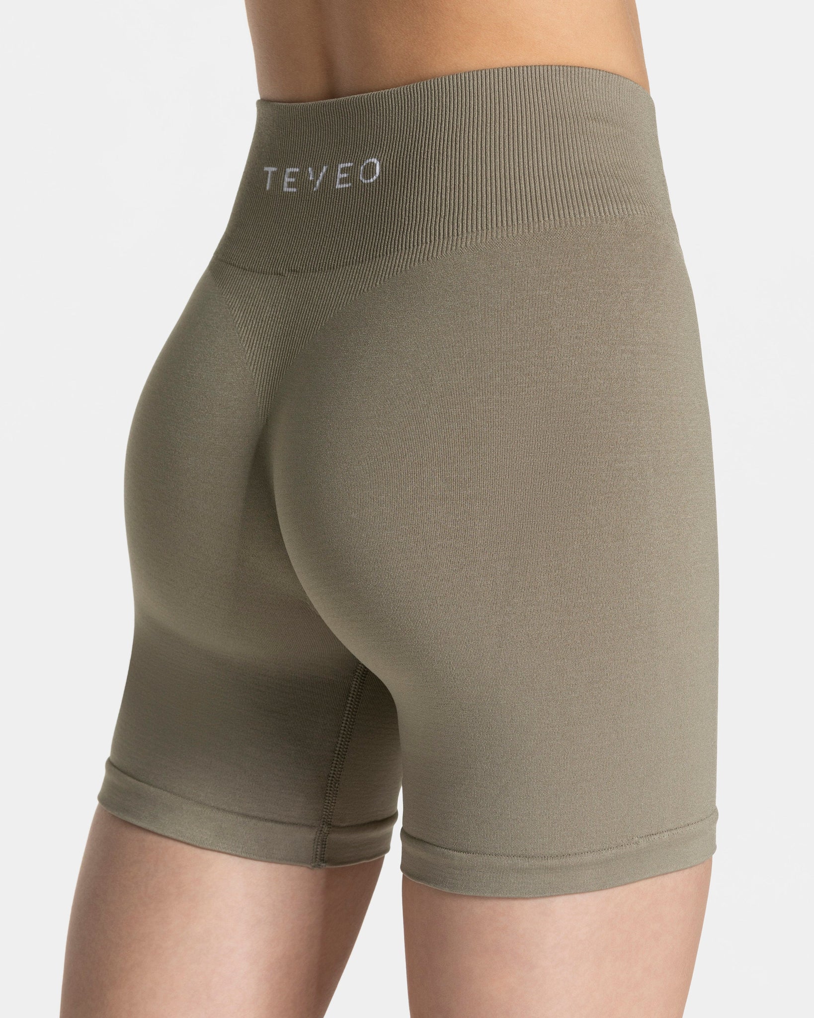 Timeless Pro Short „Khaki“