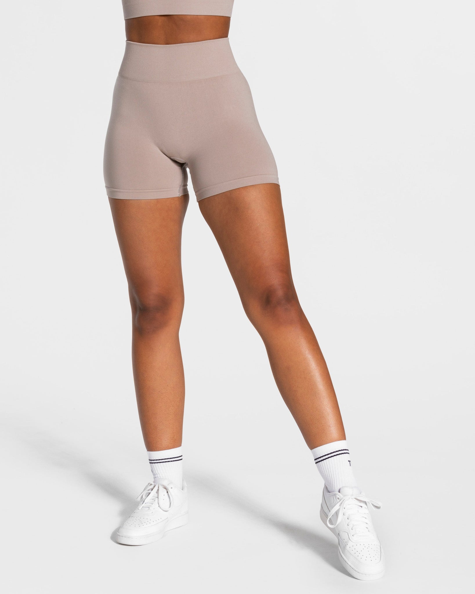 Zeitlose Scrunch Short „Dust“
